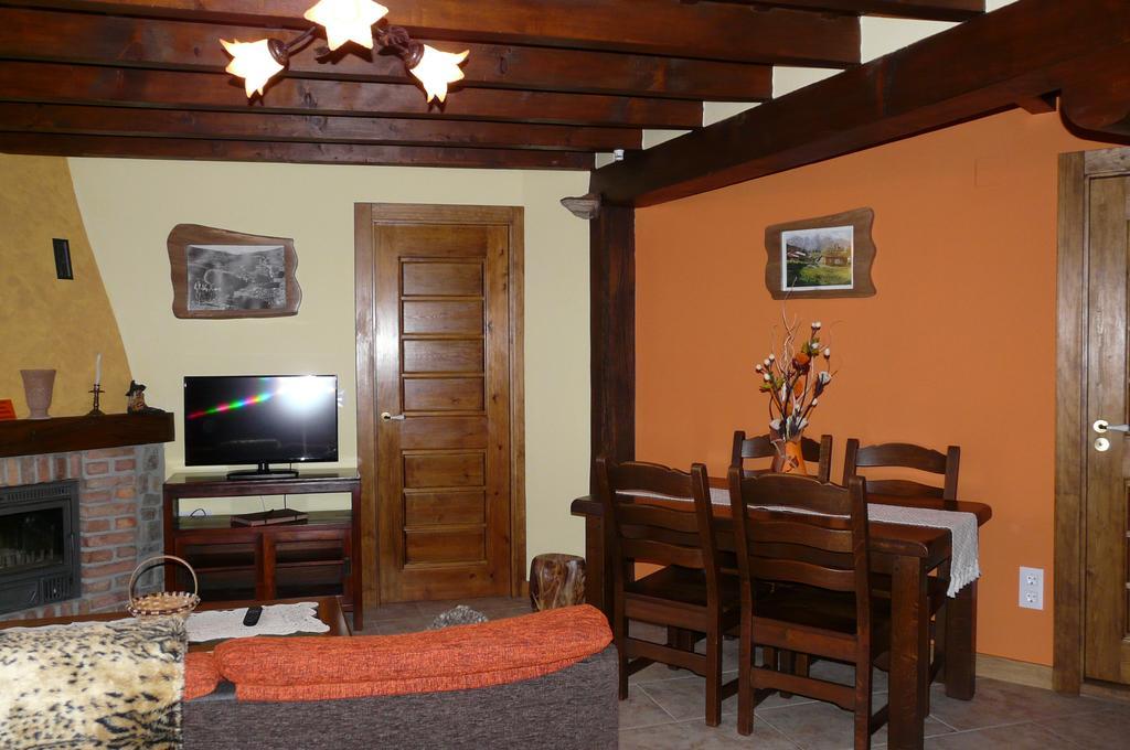 Apartamentos La Condesa Valmeo Esterno foto