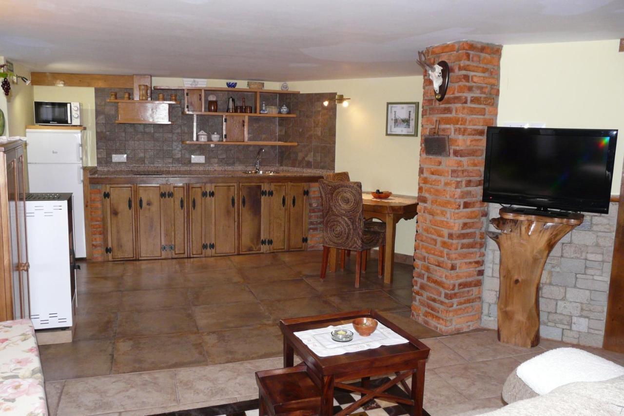 Apartamentos La Condesa Valmeo Esterno foto