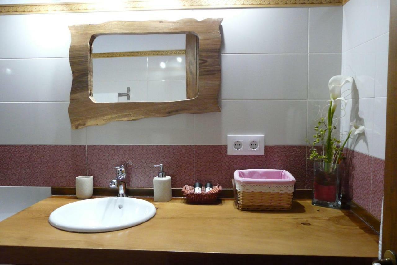 Apartamentos La Condesa Valmeo Esterno foto